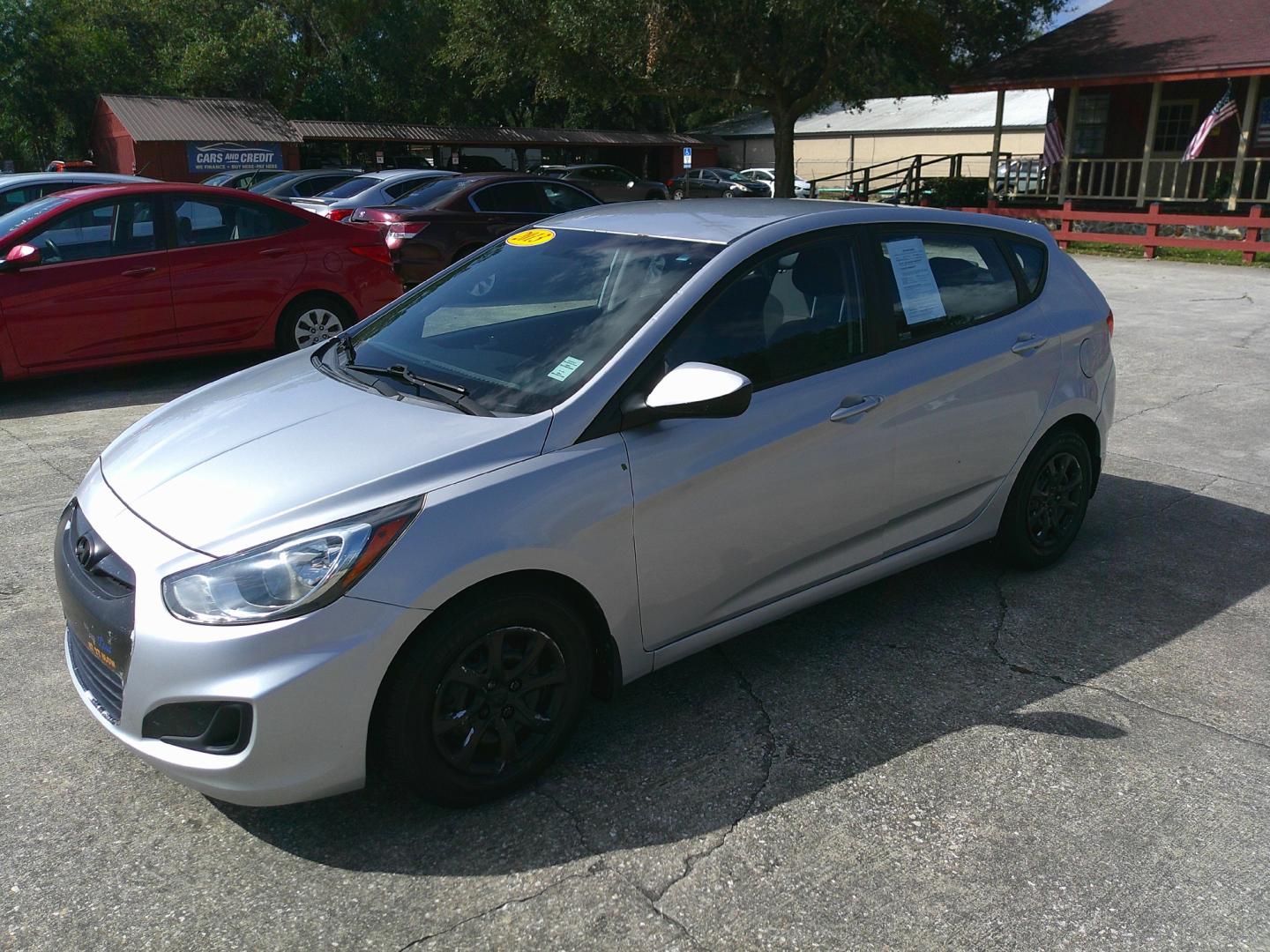 2013 SILVER HYUNDAI ACCENT GS; SE (KMHCT5AE9DU) , located at 1200 Cassat Avenue, Jacksonville, FL, 32205, (904) 695-1885, 30.302404, -81.731033 - Photo#1